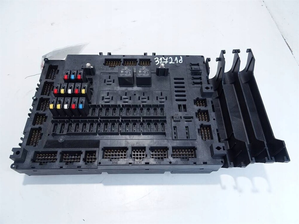 MERCEDES AROCS MP4 / SİGORTA KUTUSU